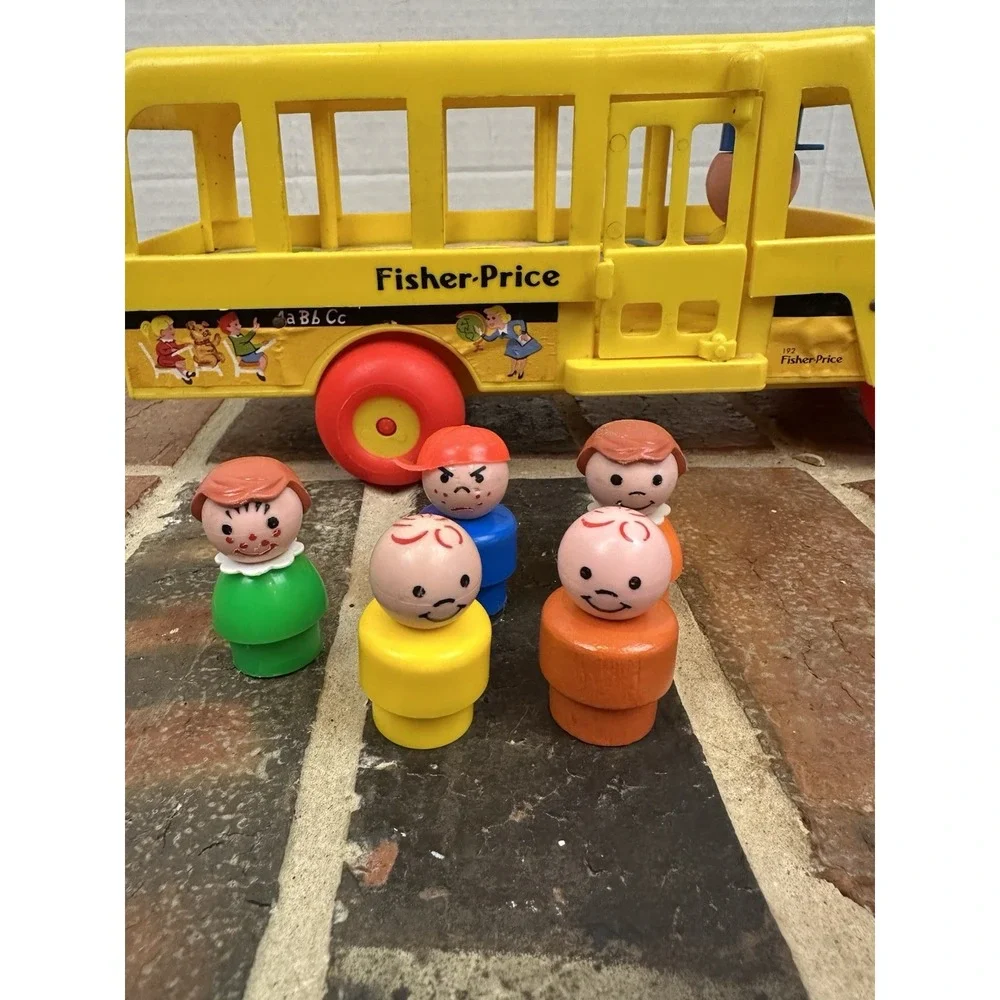 Vintage Fisher-Price Little People Yellow School Bus #192 1984 With 5 People
